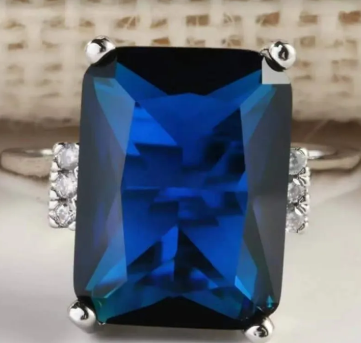 Prsten s krystalem obdélník  - tm. modrý vel. 8