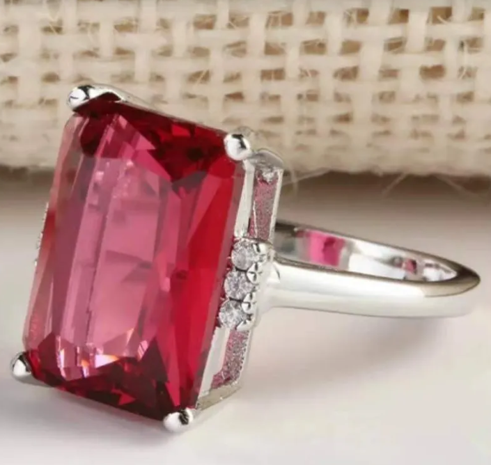 Prsten s krystalem obdélník  - červený vel. 10