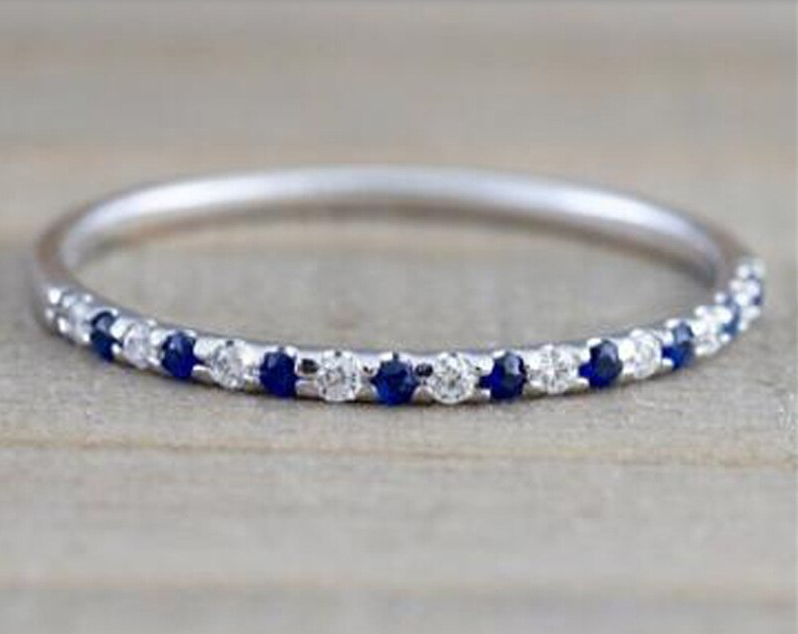 Prsten s modrými kamínky stříbrný vel 7