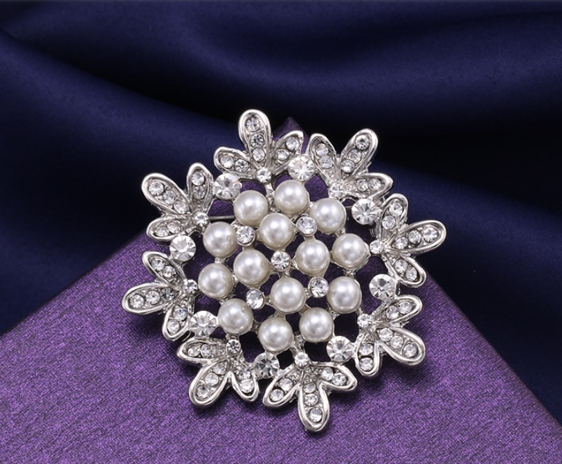 Brož květina krystaly s perličkami