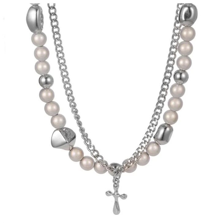 Náhrdelník s perličkami a křížkem - stříbrný