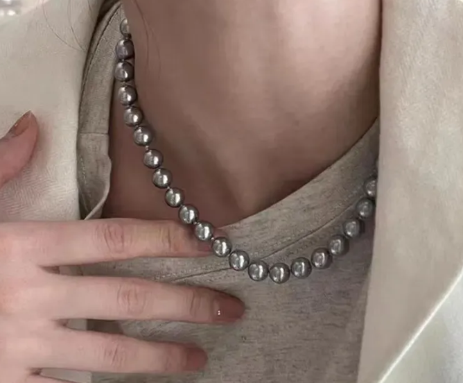Náhrdelník perličky - šedé