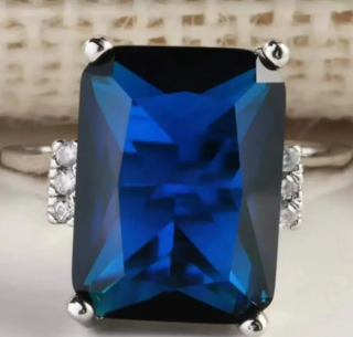 Prsten s krystalem obdélník  - tm. modrý vel. 9