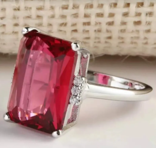 Prsten s krystalem obdélník  - červený vel. 9