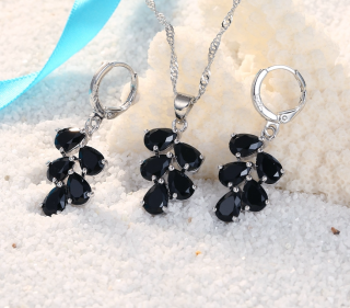 Sada náhrdelník a naušnice s krystalky  - černá