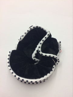 Gumička scrunchie černá s bilým okrajem a puntíky
