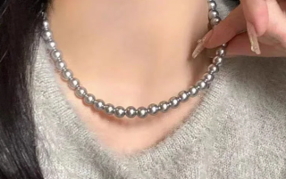 Náhrdelník perličky - šedé