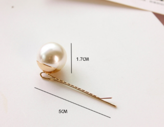 Vlásenka s velkou perlou