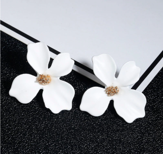 Naušnice květinky placaté bílé